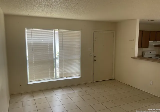 Listing Photo 5 - Condo for sale in building located at 8833 Mdw Range, San Antonio, TX 78250