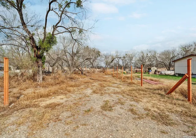 Photo 4 of Land for sale at 18962 Lagloria Rd, Elmendorf, TX 78112 | MLS# 1947308 | Listing updated on 2026-06-12