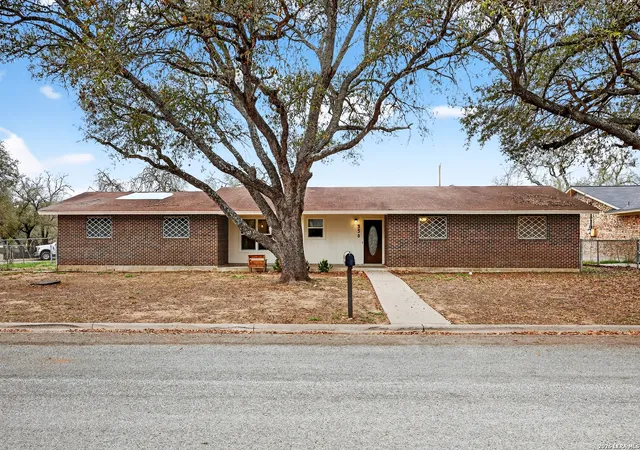 Photo 1 of Single family home for sale at 330 Chaparral, Pleasanton, TX 78064 | MLS# 1947320 | Listing updated on 2026-06-04
