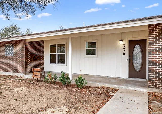 Photo 3 of Single family home for sale at 330 Chaparral, Pleasanton, TX 78064 | MLS# 1947320 | Listing updated on 2026-06-04