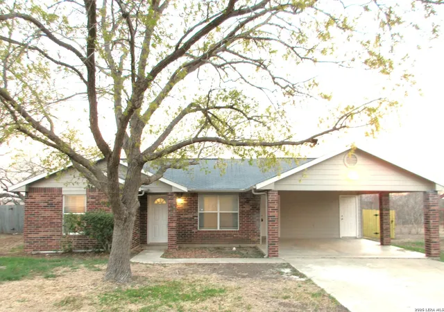 1st image of 606 Hon, Jourdanton, TX 78026 | MLS# 1947324