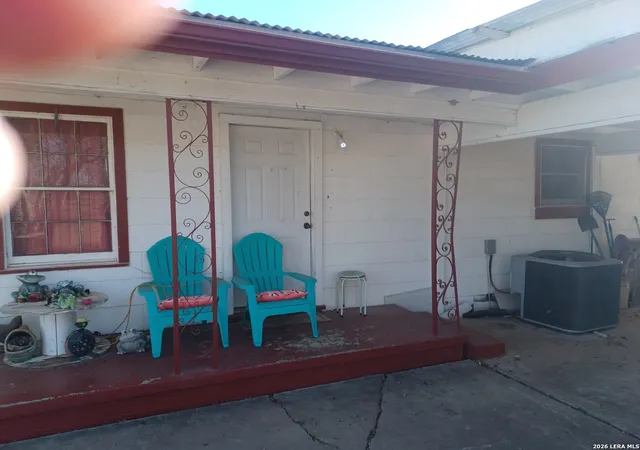 4th image of 2204 Zanderson, Jourdanton, TX 78026 | MLS# 1947338