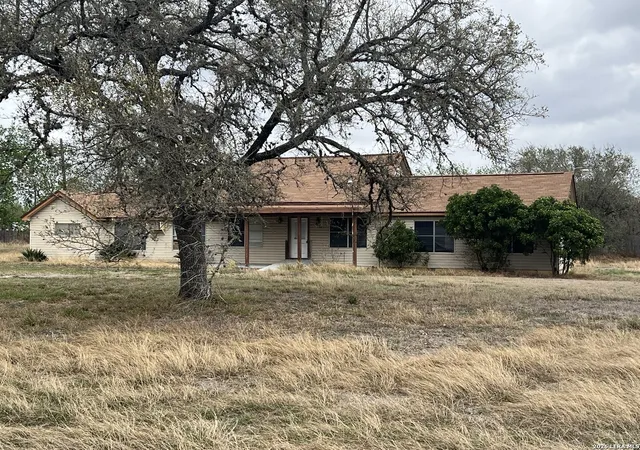 3rd image of 2103 Washington, Beeville, TX 78102 | MLS# 1947358