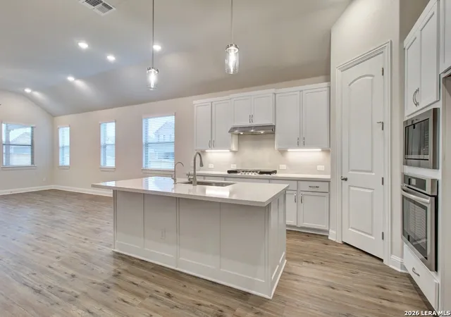 2nd image of 735 Navarro Street, New Braunfels, TX 78132 | MLS# 1947401
