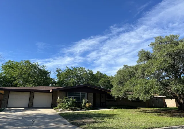 Photo 1 of Single family home for sale at 425 Driftwind, Windcrest, TX 78239 | MLS# 1947405 | Listing updated on 2026-09-15