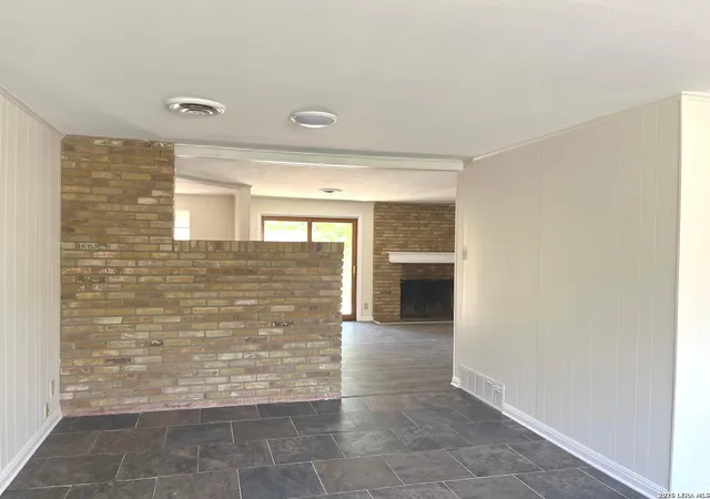 Photo 4 of Single family home for sale at 425 Driftwind, Windcrest, TX 78239 | MLS# 1947405 | Listing updated on 2026-09-15