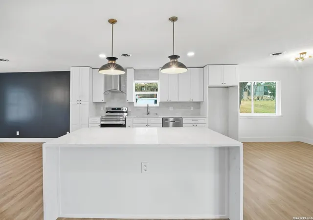 Photo 1 of Single family home for sale at 101 Twinleaf, Castle Hills, TX 78213 | MLS# 1947460 | Listing updated on 2026-04-24