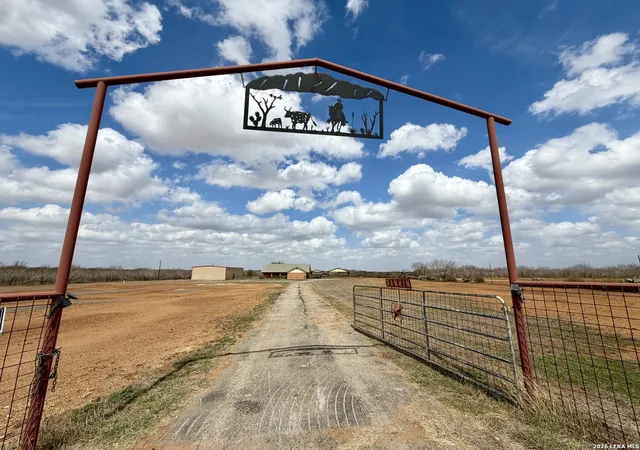 2nd image of 1550 County Road 300, Jourdanton, TX 78026 | MLS# 1947542