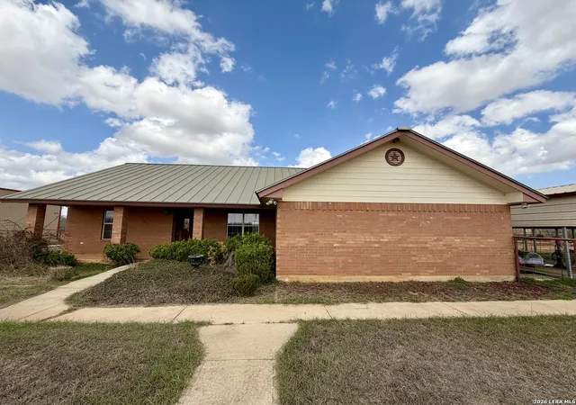 1st image of 1550 County Road 300, Jourdanton, TX 78026 | MLS# 1947542