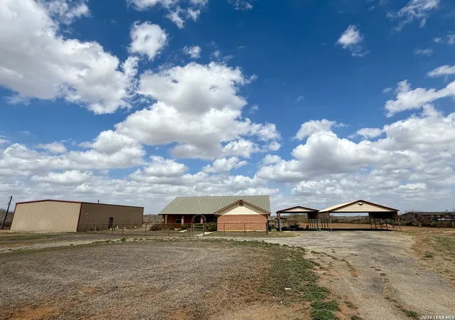3rd image of 1550 County Road 300, Jourdanton, TX 78026 | MLS# 1947542