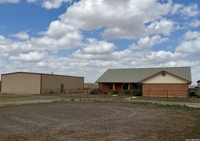 5th image of 1550 County Road 300, Jourdanton, TX 78026 | MLS# 1947542