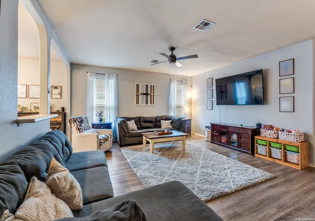 Photo 4 of Sale Pending at 717 Fountain Gate, Cibolo, TX 78108 | MLS# 1947570 | Listing updated on 2026-04-25