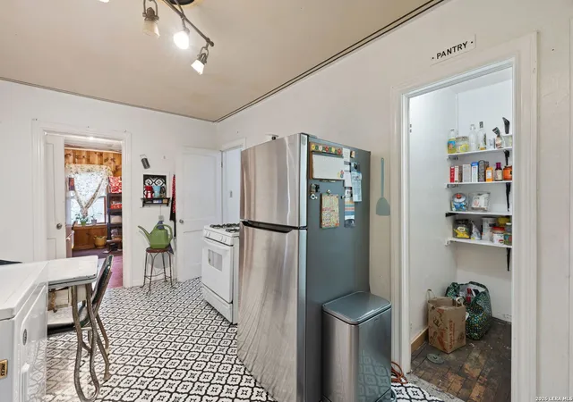 Photo 4 of Single family home for sale at 625 Hammond, San Antonio, TX 78210 | MLS# 1947574 | Listing updated on 2026-05-17