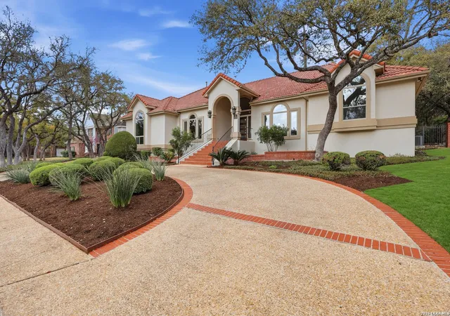 Photo 3 of Sale Pending at 6 Inwood Ter, San Antonio, TX 78248 | MLS# 1947592 | Listing updated on 2026-03-24