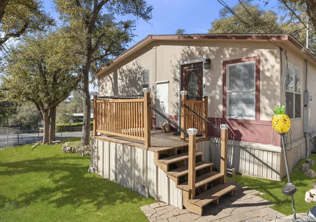 4th image of 397 Ridgeview, Canyon Lake, TX 78133 | MLS# 1947645