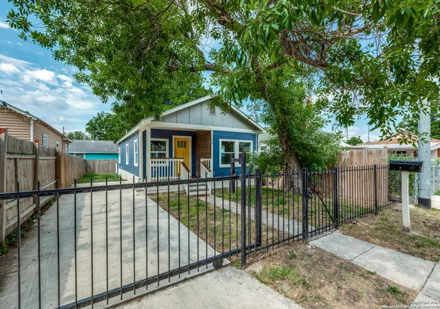 3rd image of 136 W Lambert St, San Antonio, TX 78204 | MLS# 1947649