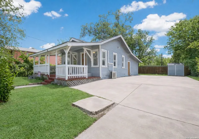 2nd image of 426 N Monumental St, San Antonio, TX 78202 | MLS# 1947691