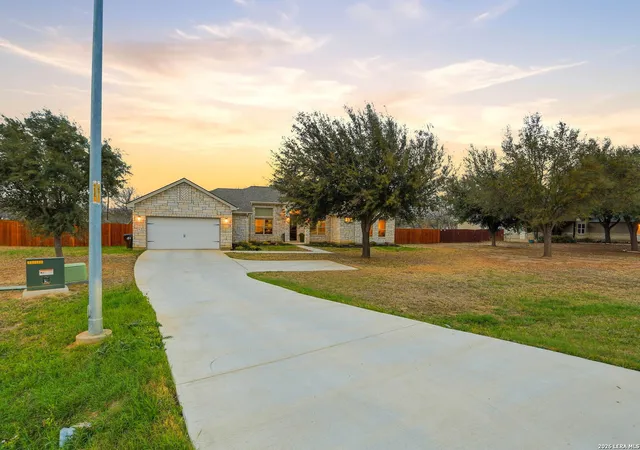 4th image of 109 W Short Meadow, Lytle, TX 78052 | MLS# 1947733