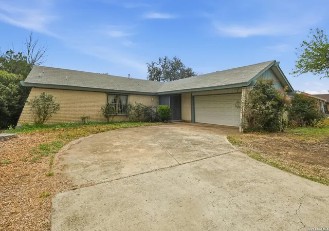Photo 3 of Single family home for sale at 5018 Las Campanas, San Antonio, TX 78233 | MLS# 1947773 | Listing updated on 2026-03-21
