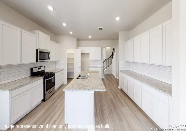 Photo 4 of Sale Pending at 21004 Stonework Spur, San Antonio, TX 78266 | MLS# 1947782 | Listing updated on 2026-04-20