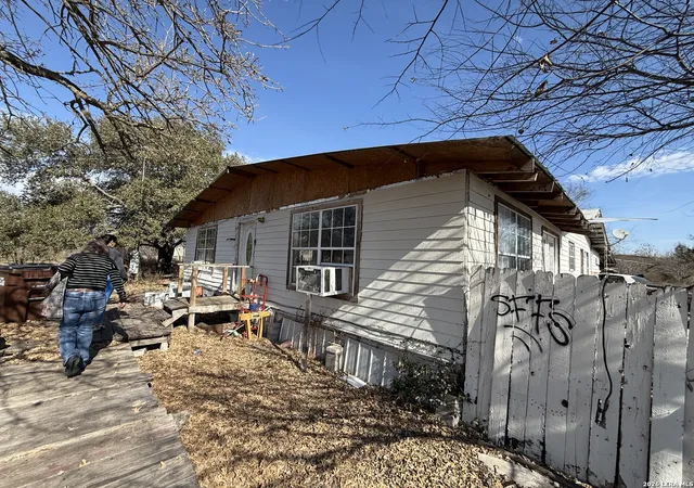 3rd image of 110 County Road 4637, Hondo, TX 78861 | MLS# 1947884