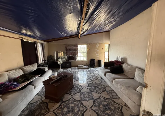 5th image of 110 County Road 4637, Hondo, TX 78861 | MLS# 1947884