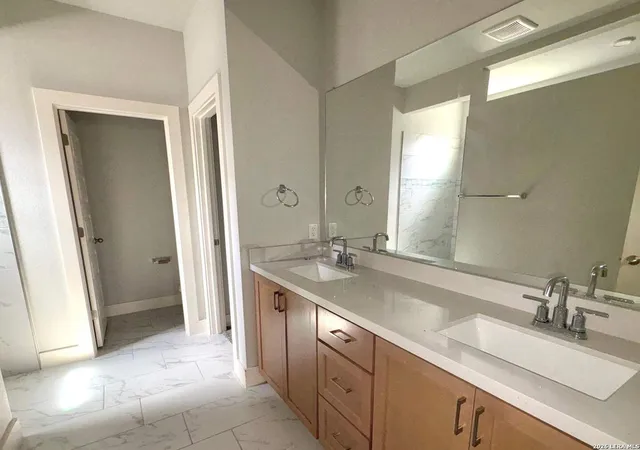 Photo 4 of Sale Pending at 7164 Walkers Loop, San Antonio, TX 78233 | MLS# 1947890 | Listing updated on 2026-08-10