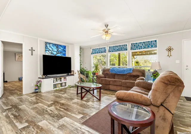 Photo 2 of Single family home for sale at 429 Buck Run, Canyon Lake, TX 78133 | MLS# 1947917 | Listing updated on 2026-08-21
