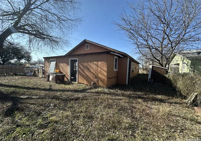 26th image of 202 S 4th, Uvalde, TX 78801 | MLS# 1947919