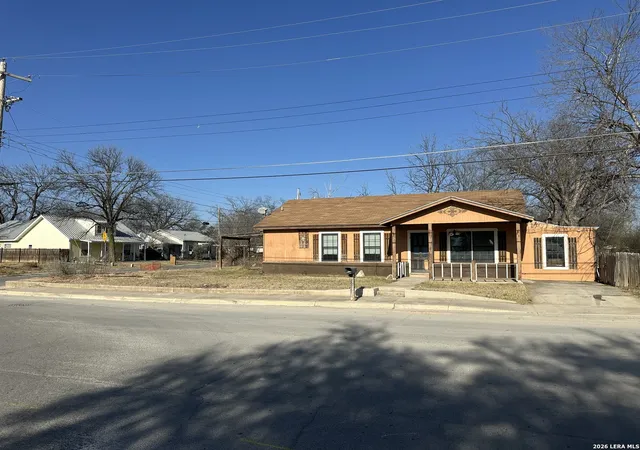 3rd image of 202 S 4Th, Uvalde, TX 78801 | MLS# 1947919