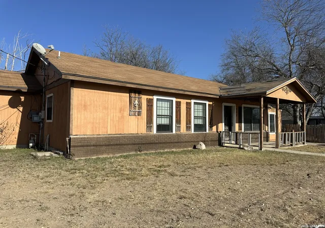 4th image of 202 S 4Th, Uvalde, TX 78801 | MLS# 1947919