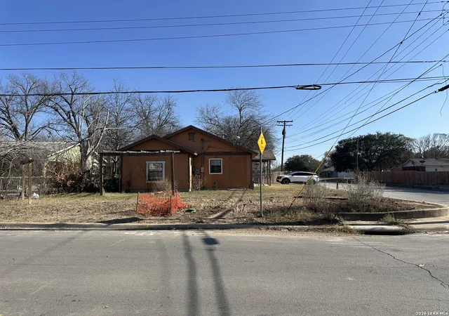 5th image of 202 S 4Th, Uvalde, TX 78801 | MLS# 1947919