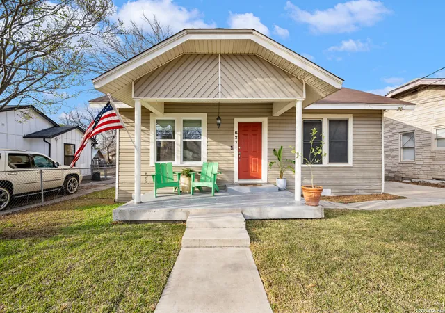 Photo 2 of Sale Pending at 627 W Ridgewood, San Antonio, TX 78212 | MLS# 1947924 | Listing updated on 2026-04-05