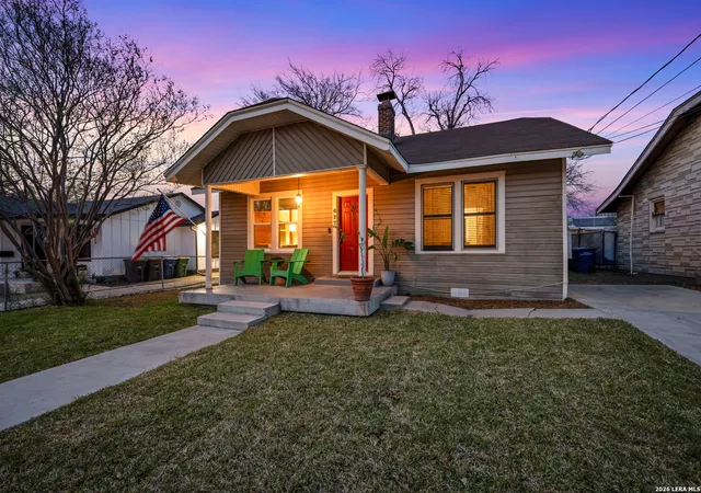 Photo 3 of Sale Pending at 627 W Ridgewood, San Antonio, TX 78212 | MLS# 1947924 | Listing updated on 2026-04-05