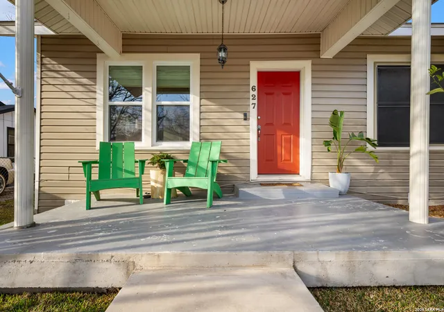 Photo 3 of Sale Pending at 627 W Ridgewood, San Antonio, TX 78212 | MLS# 1947924 | Listing updated on 2026-04-05