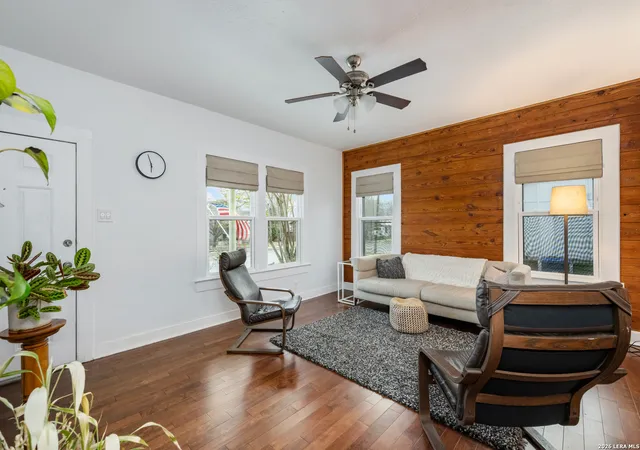 Photo 4 of Sale Pending at 627 W Ridgewood, San Antonio, TX 78212 | MLS# 1947924 | Listing updated on 2026-04-05