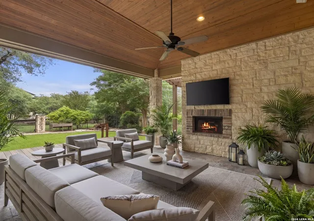 Photo 3 of Sale Pending at 84 Westcourt Ln, San Antonio, TX 78257 | MLS# 1947927 | Listing updated on 2026-05-08