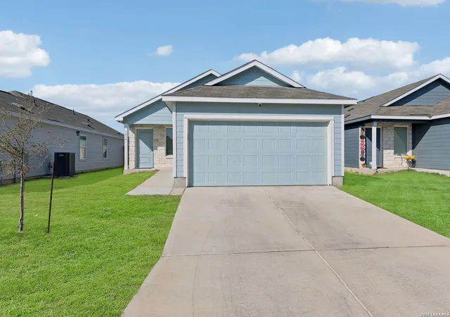 Photo 3 of Sale Pending at 3819 Terrell Tr, San Antonio, TX 78211 | MLS# 1947959 | Listing updated on 2026-04-12