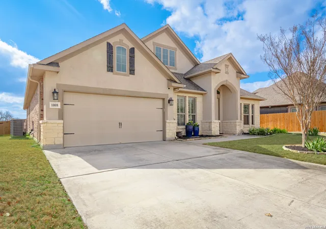 Photo 3 of Sale Pending at 1008 Water Oak, Schertz, TX 78154 | MLS# 1947974 | Listing updated on 2026-05-08