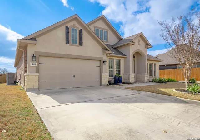 Photo 3 of Sale Pending at 1008 Water Oak, Schertz, TX 78154 | MLS# 1947974 | Listing updated on 2026-05-08