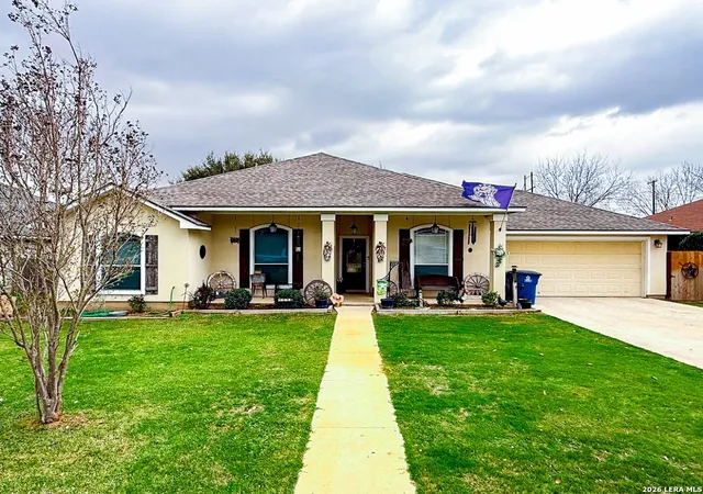 Photo 3 of Single family home for sale at 305 Yortown, Pleasanton, TX 78064 | MLS# 1947997 | Listing updated on 2026-09-09
