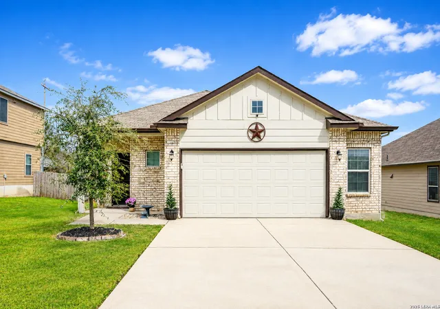 Photo 3 of Single family home for sale at 125 Saddle Breeze, Cibolo, TX 78108 | MLS# 1948015 | Listing updated on 2026-09-02