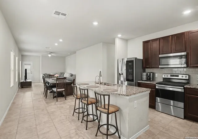 Photo 4 of Single family home for sale at 125 Saddle Breeze, Cibolo, TX 78108 | MLS# 1948015 | Listing updated on 2026-09-02
