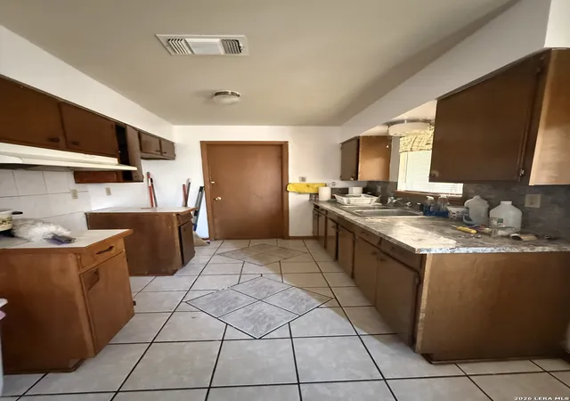 2nd image of 707 N 13th, Carrizo Springs, TX 78834 | MLS# 1948110