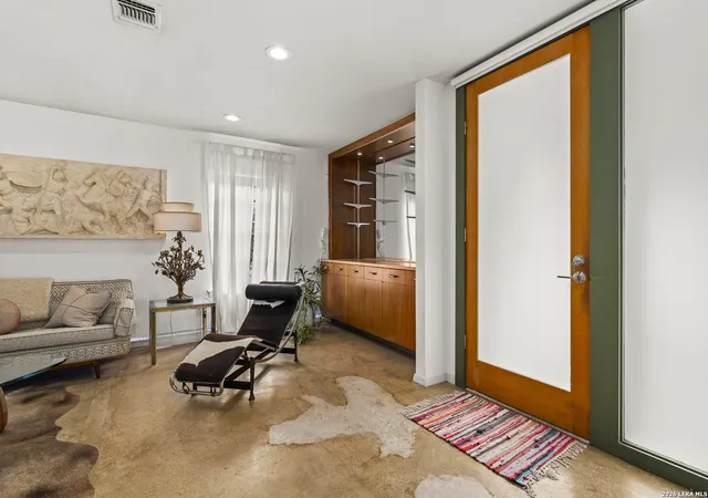 Photo 4 of Single family home for sale at 501 Thelma Dr, Olmos Park, TX 78212 | MLS# 1948174 | Listing updated on 2026-09-13