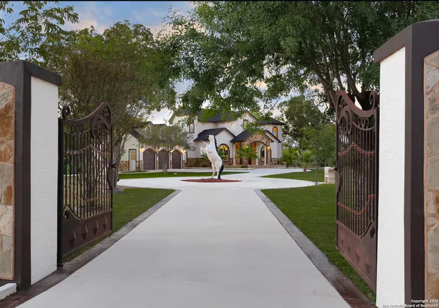Photo 3 of Single family home for sale at 16351 County Road 281, San Antonio, TX 78253 | MLS# 1948223 | Listing updated on 2026-04-14