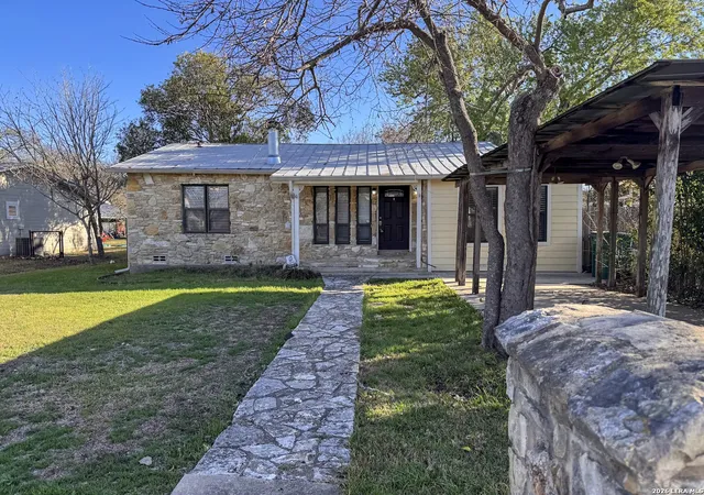 Photo 3 of Single family home for sale at 325 Hickman, Boerne, TX 78006 | MLS# 1948254 | Listing updated on 2026-08-07
