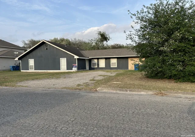 3rd image of 501 E Bowie, Beeville, TX 78102 | MLS# 1948292