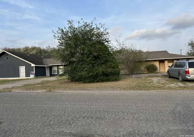 1st image of 501 E Bowie, Beeville, TX 78102 | MLS# 1948292