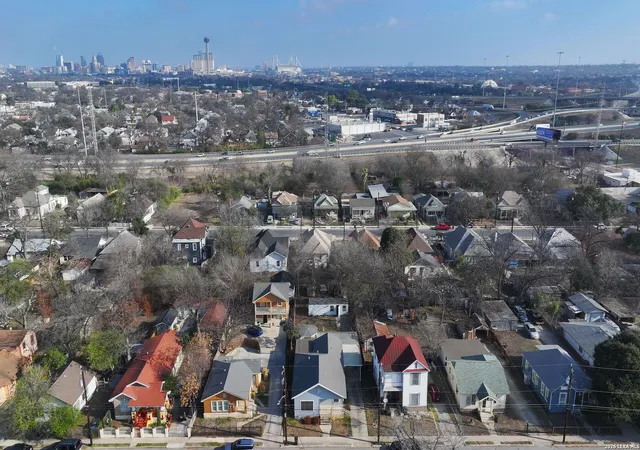 Photo 3 of Sale Pending at 907 Steves Ave, San Antonio, TX 78210 | MLS# 1948311 | Listing updated on 2026-04-12
